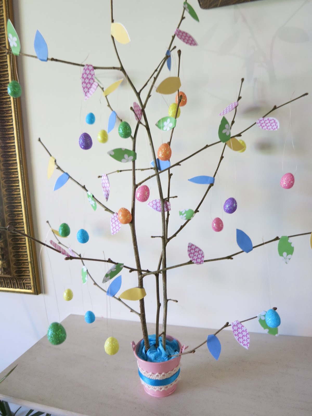 Mrs Craftypants Make your own Easter Tree.