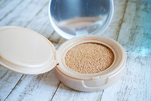 Maybelline - dream Cushion Foundation in 01 Natural Ivory