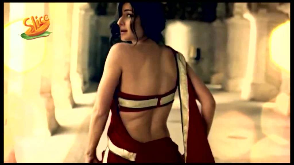 [Image: Katrina+Kaif+Full+Backless+and+Navel+Sho...Ad+(3).jpg]