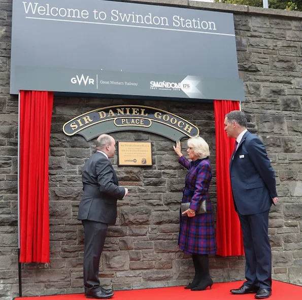 Camilla, Duchess of Cornwall meets children as she visits Swindon Railway Station to name Sir Daniel Gooch Place, style wore dress, New season autumn dresses Fall 2016 Fashion Trends, Fall/Winter 2016-2017 Trends