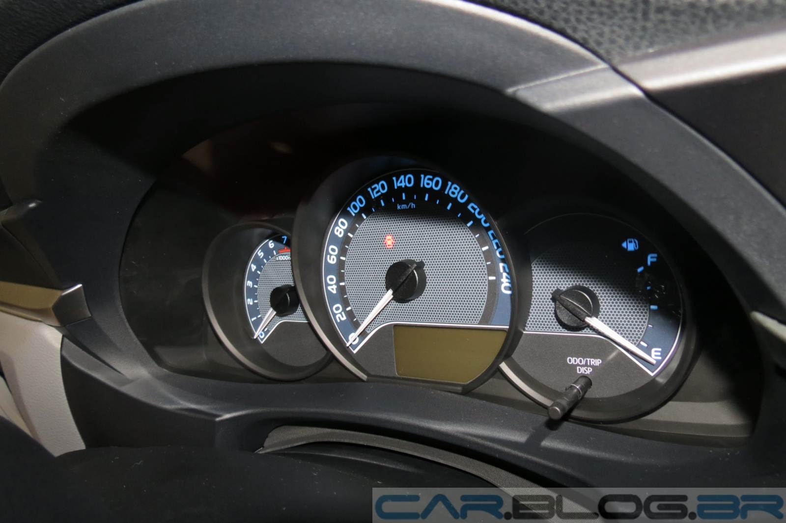Novo Corolla GLi 1.8 Automático 2015