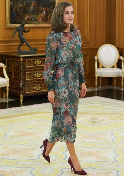 Queen Letizia wore Zara Printed Midi Dress, Coolook Jewelry Sila Earrings, Lodi suede Pumps at Aliber meeting