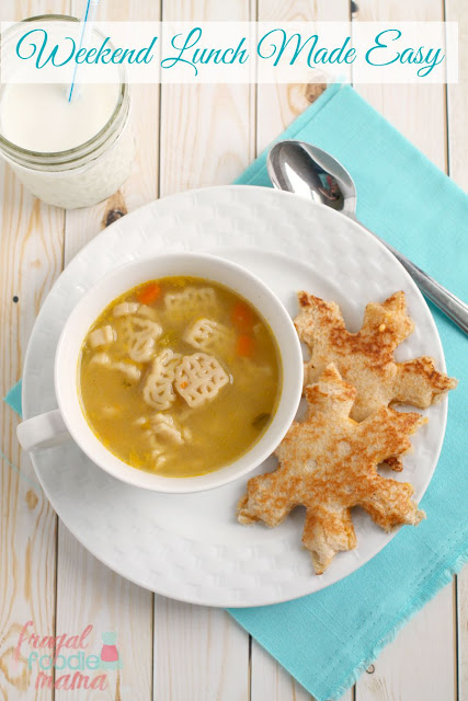 Pair @Campbells Organic Kids Soup with snowflake shaped grilled cheese sandwiches for a fast & fun weekend lunch. #ad