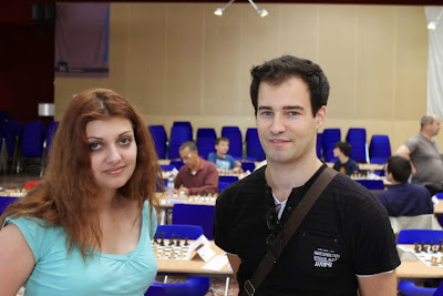La grand-maître ukrainienne Evgeniya Doluhanova en compagnie du grand-maître Suisse Yannick Pelletier - Photo © Chess & Strategy  