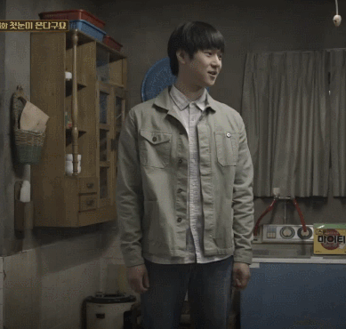 [응답하라1988] 보라 훔쳐보는 변태같은 선우.gif | 인스티즈