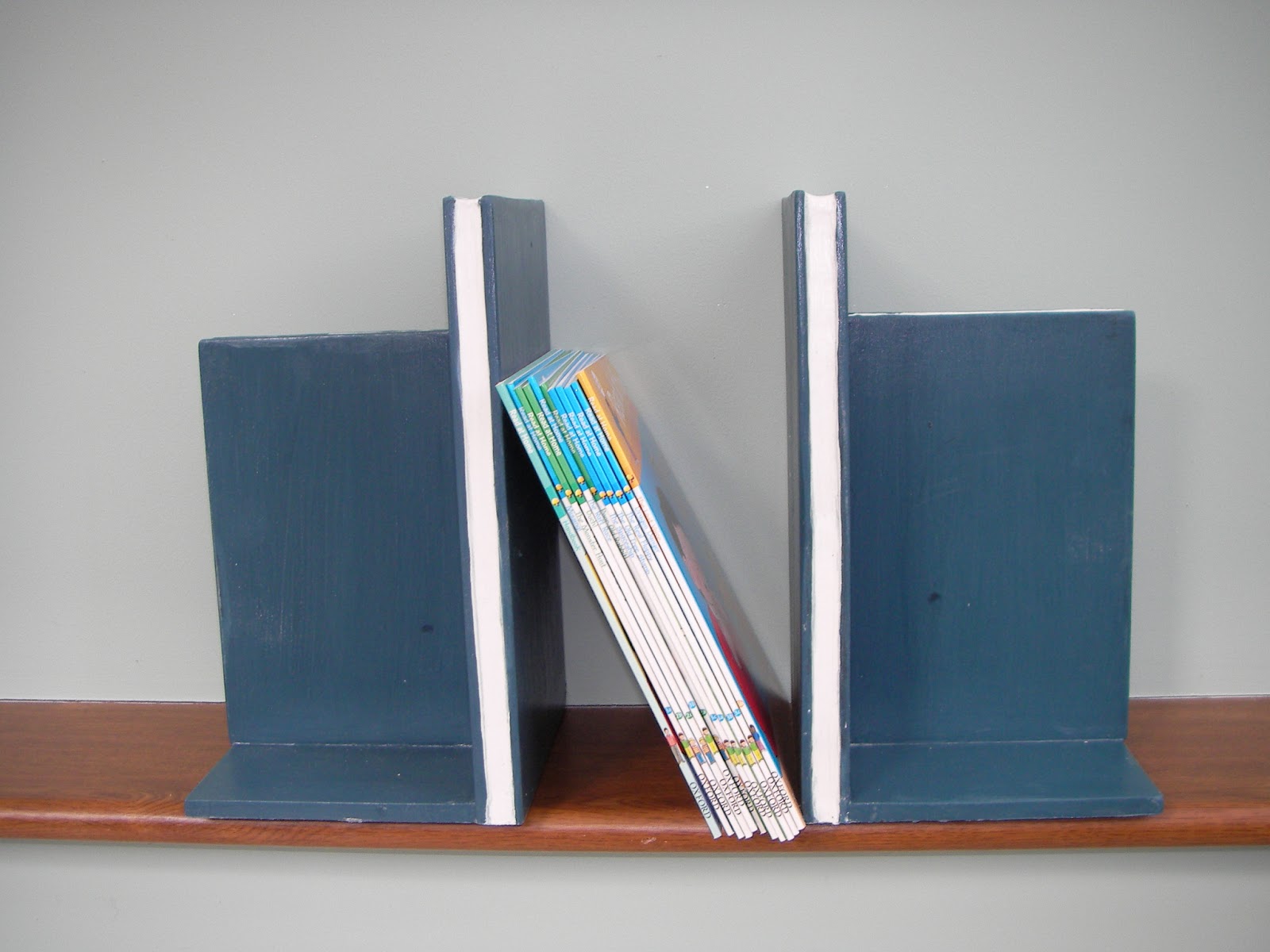 Woodplicity Hand painted Book Ends