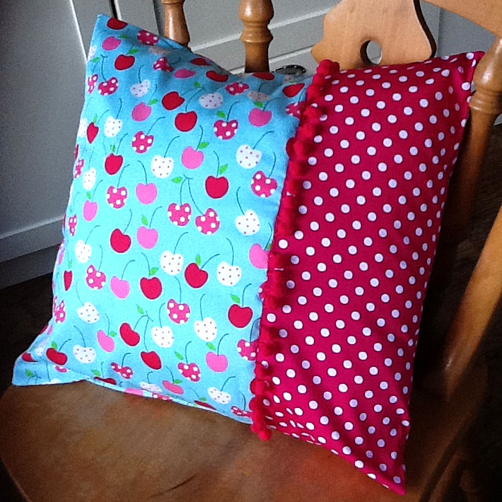 Owl and Sewing Cat blog Tutorial Envelope cushion from two fat quarters