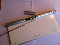 www-blogger.de: iMac Funktastatur - Batterie klemmt fest
