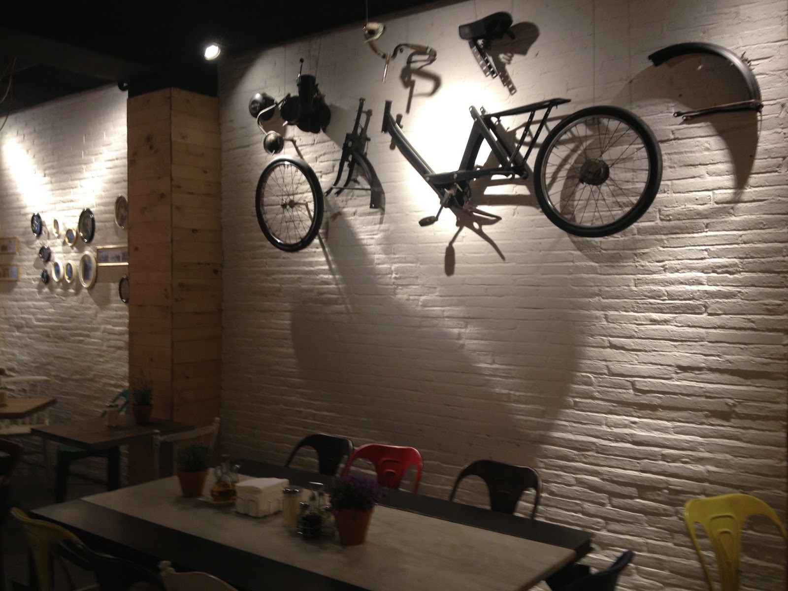 Talleres, Retiros y Creceviajando Flyingbroom La Maquina Pasta Bar