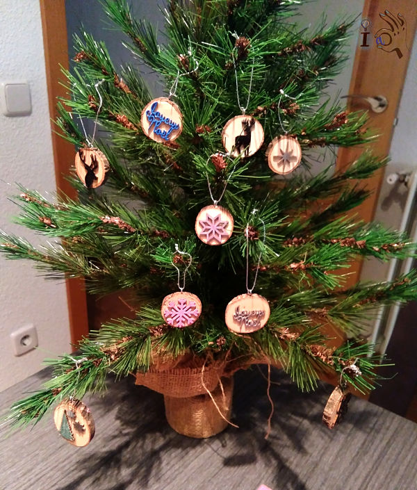 arbol-Navidad-adornos-madera-Ideadoamano-1