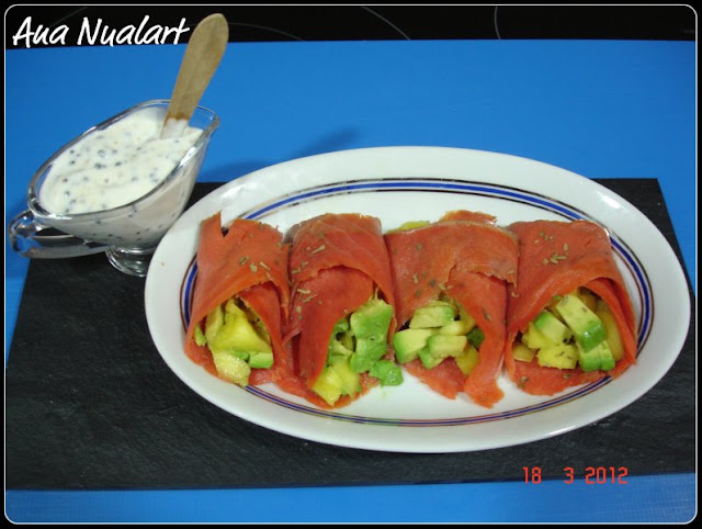  ROLLITOS DE SALMÓN CON AGUACATE Y MANGO 