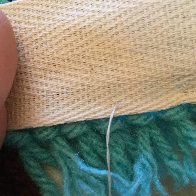 🐝 Bumbledaph: How-to bind a latch hook rug