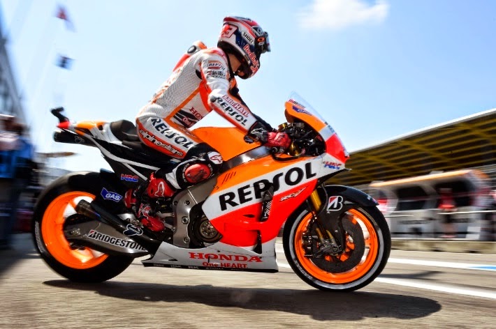 Honda Repsol и девушка
