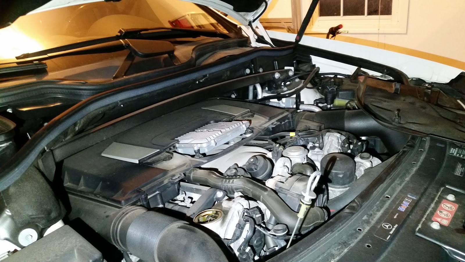 Matchbox Frenzy 2009 Mercedes Benz GL550 Oil Change X164