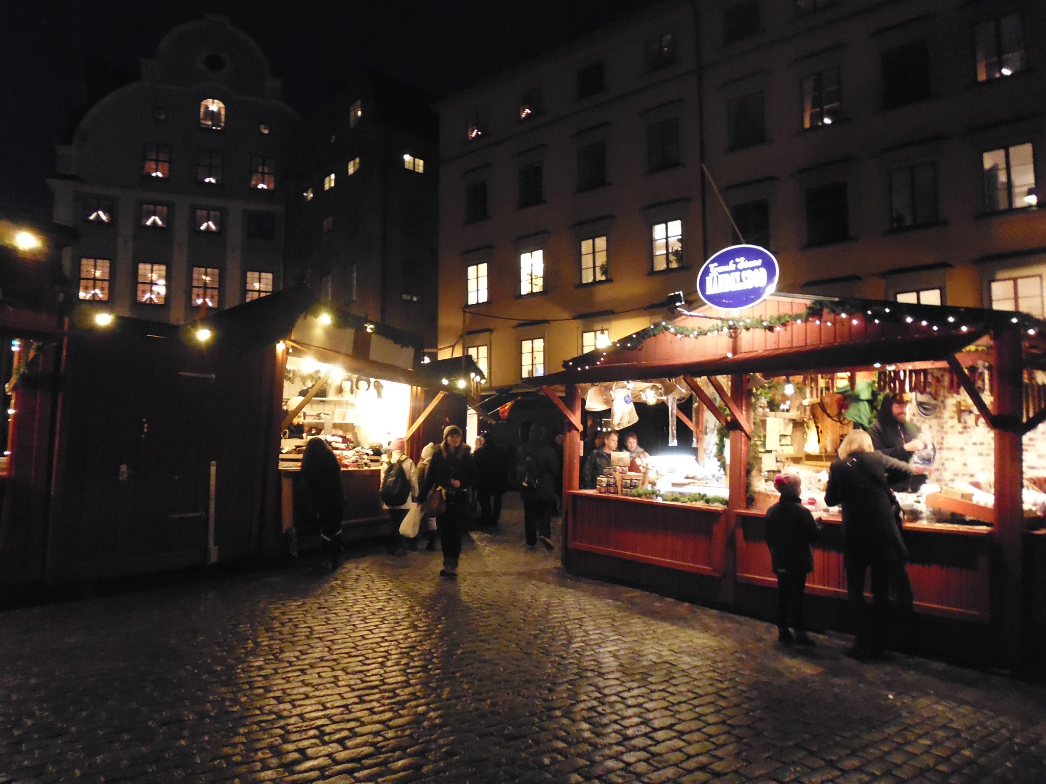 Julmarknader en la Plaza de Stortorget en Gamla Stan (@mibaulviajero)