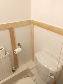 DIY wood panelling and victorian tile-effect vinyl floor transform this downstairs toilet from boring to beautiful. £100 spent on this makeover and no DIY skills needed