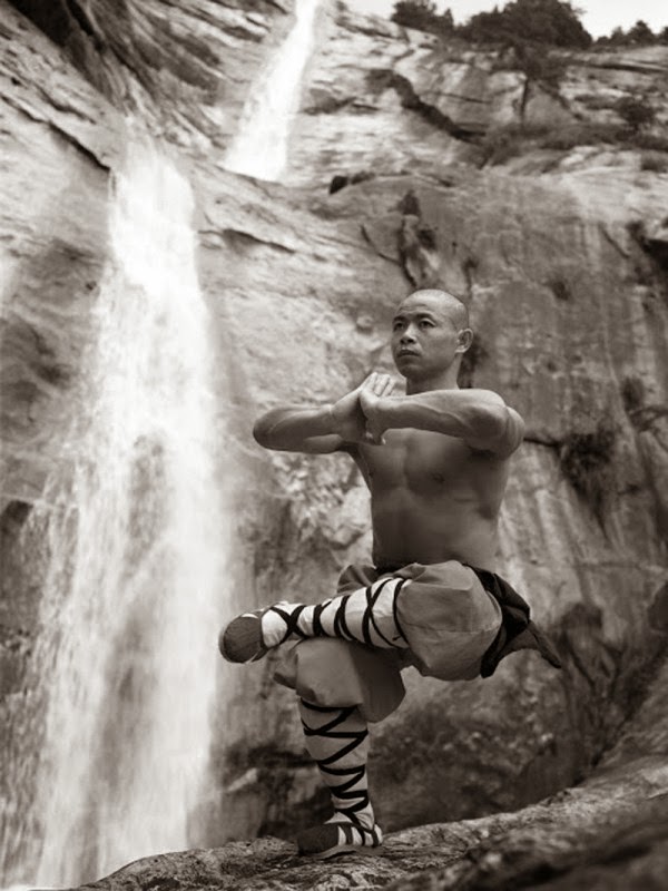 18 Pictures of Shaolin Monks Training