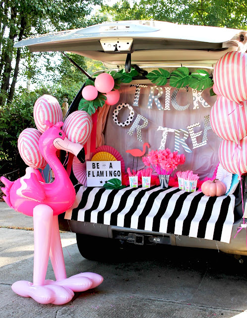 Flamingo trunk or treat.
