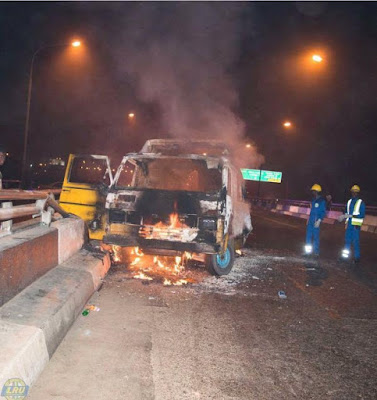 A 2 injured as a bus burns down at Obalende bridge, Lagos state