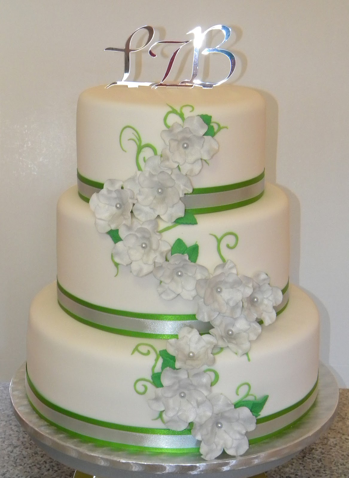 BITE ME CUPCAKES and WRAPPERS LIGHT GREEN & SILVER 3TIER