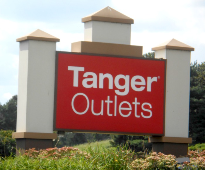 naturalizer tanger outlet