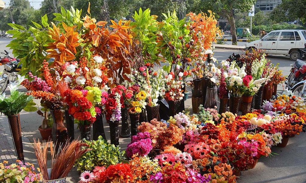 A flower shop on Mall Road Lahore Look Pakistan News,Culture,Heritage