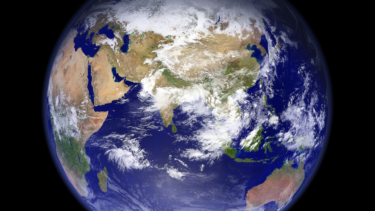 О земле и космосе. Россия на глобусе. Планета земля русски. Земля из космоса. Шар земли россия.