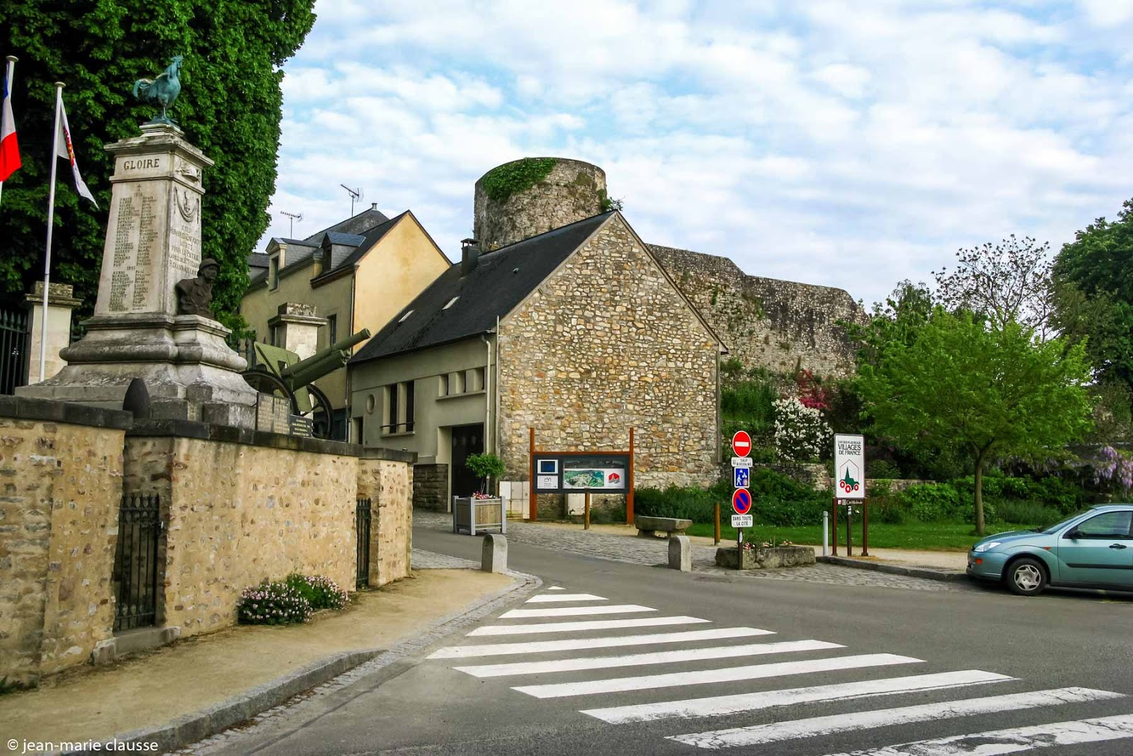Découvrir la France en photos 114 SAINTE SUZANNE. (Mayenne 53)