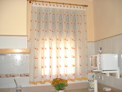 Entre el dedal y el pedal: Cortina para cocina