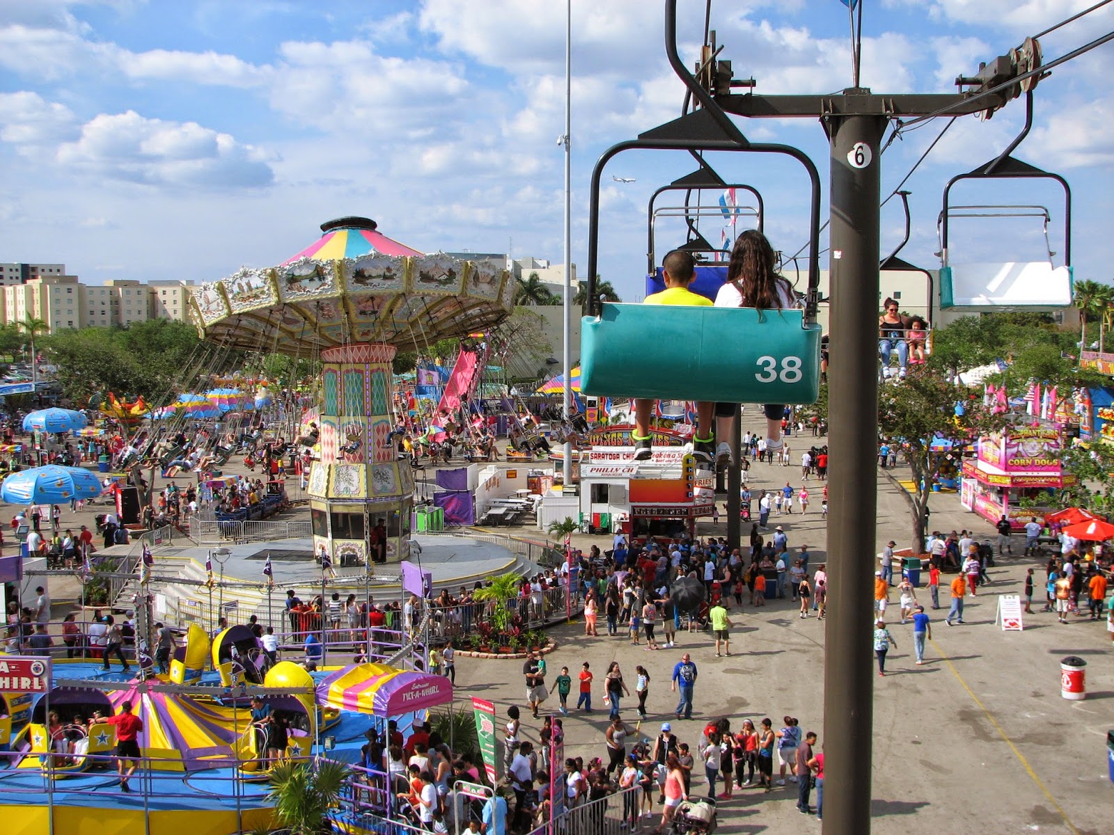 Bonao Internacional GALERIA FERIA DE LA JUVENTUD , PASEO " AEREO
