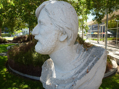 “Navigator” carved by Viktor (2005)in honor of Legend of the Sea Jean-Michel Cousteau (b. 1938), son of Jacques-Yves Cousteau
