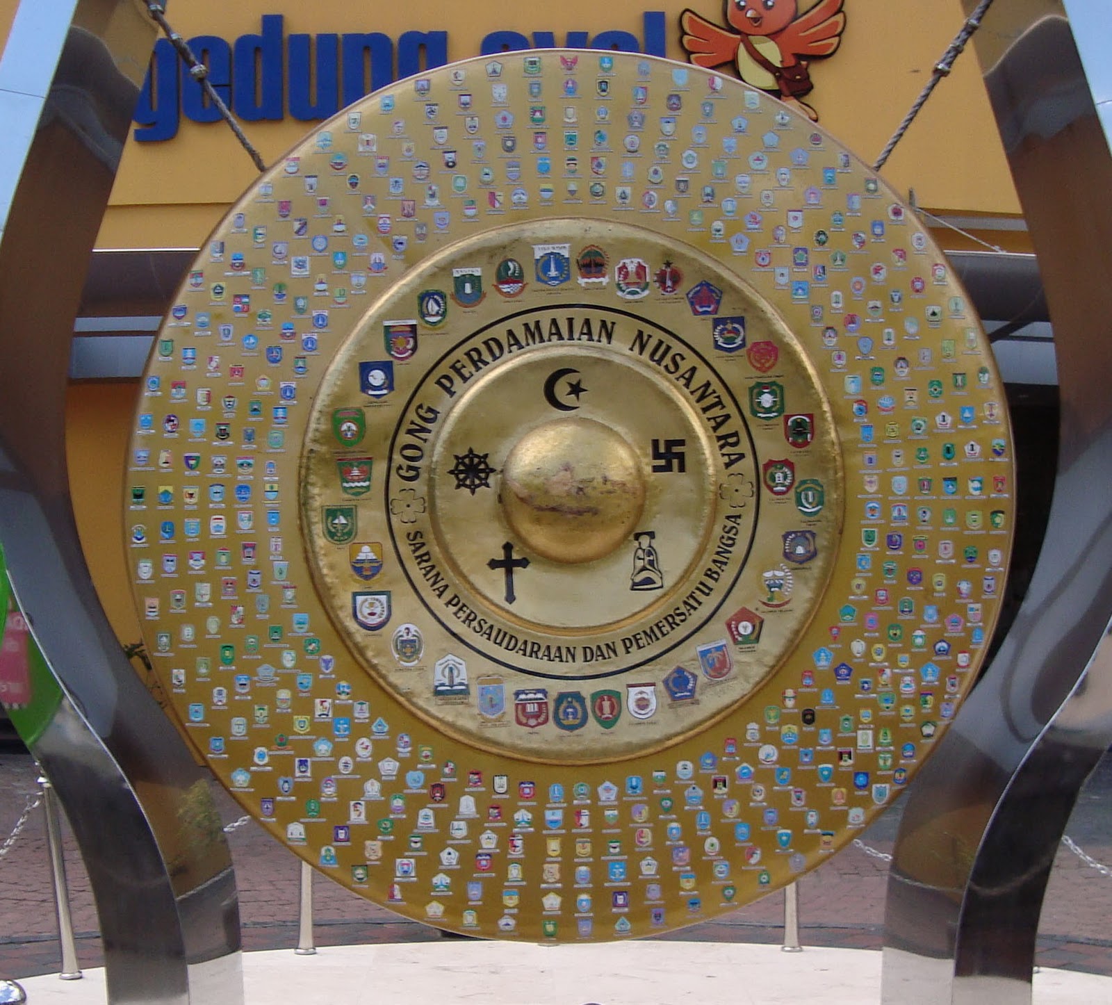 4 Gong Perdamaian Dunia di 4 Kota Indonesia | Cerita Wisata Aunamazaya