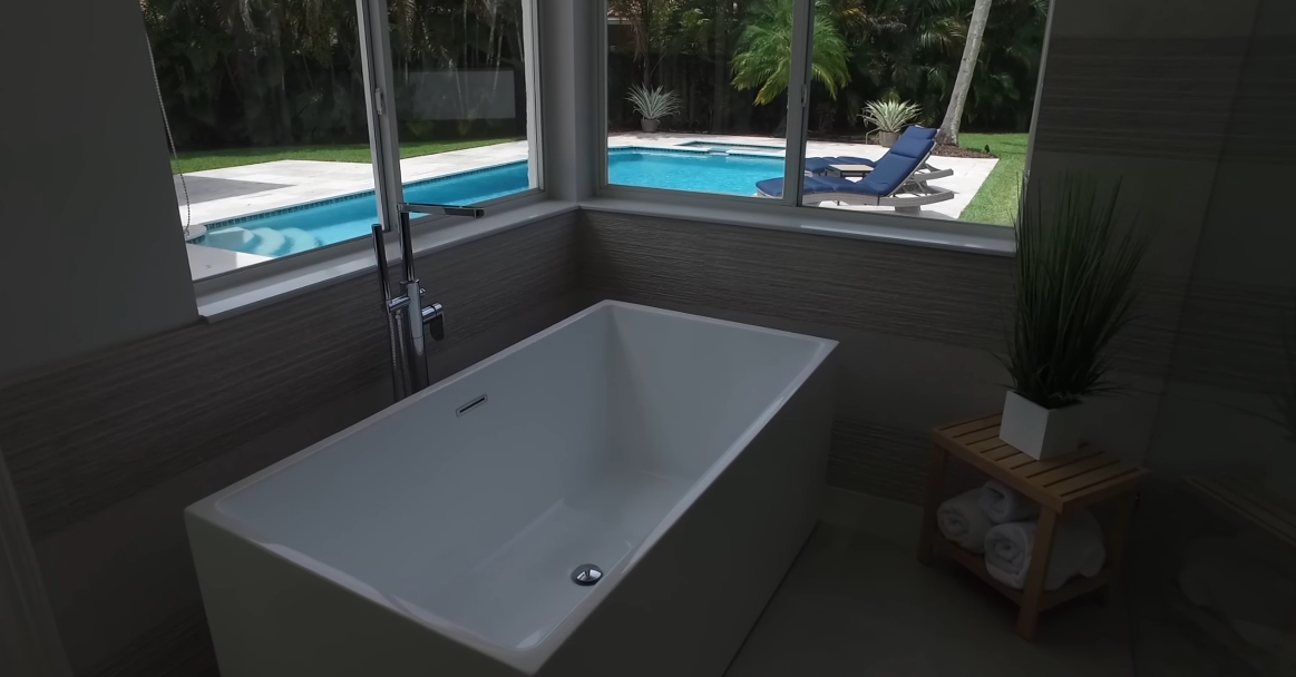 41 Photos vs. 2 MIAMI Waterfront Condos + Private Pool Home Interior Design Tours