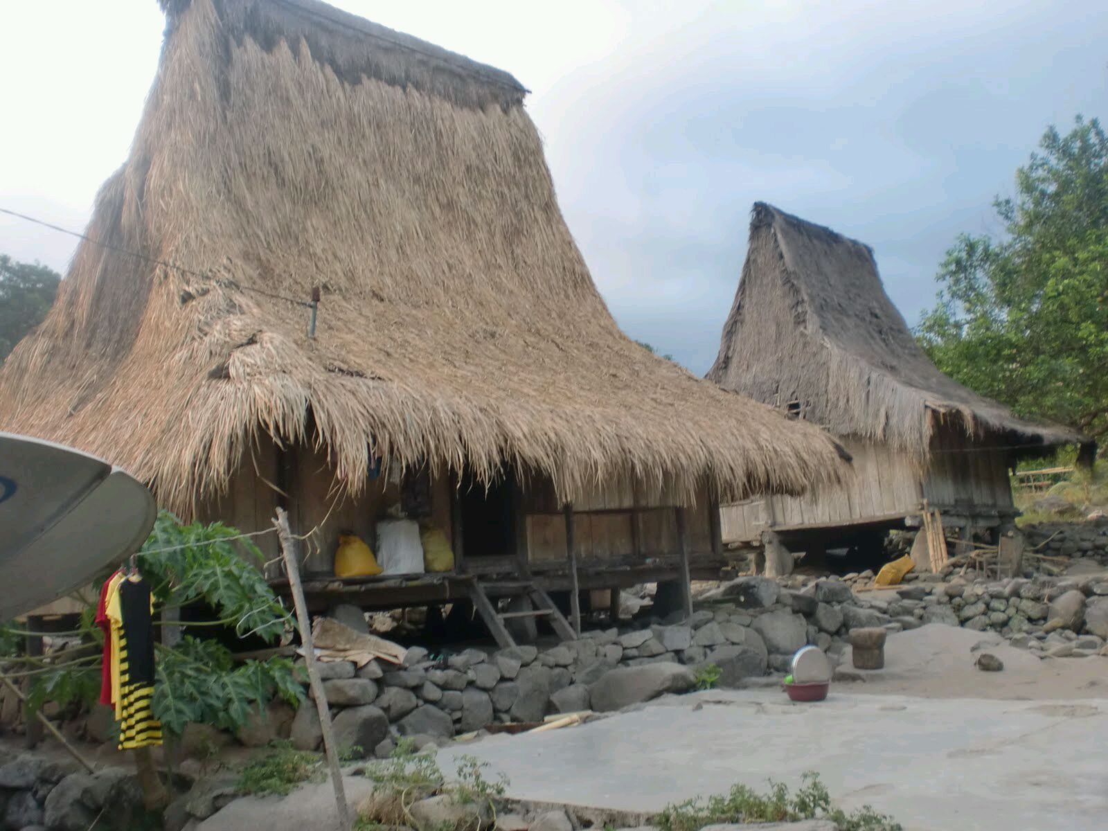 Rumah Adat Unik di Nusa Tenggara Timur - Desain Interior 