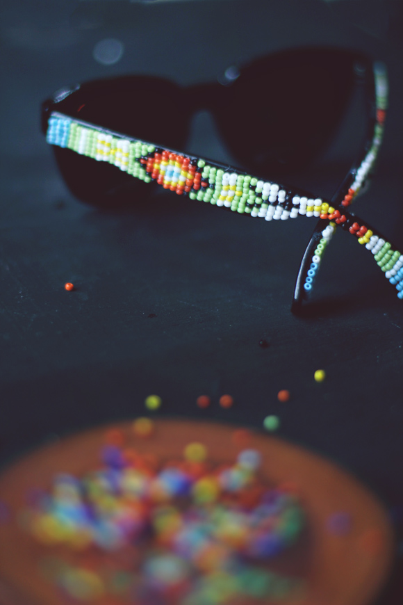 Как украсить очки бисером