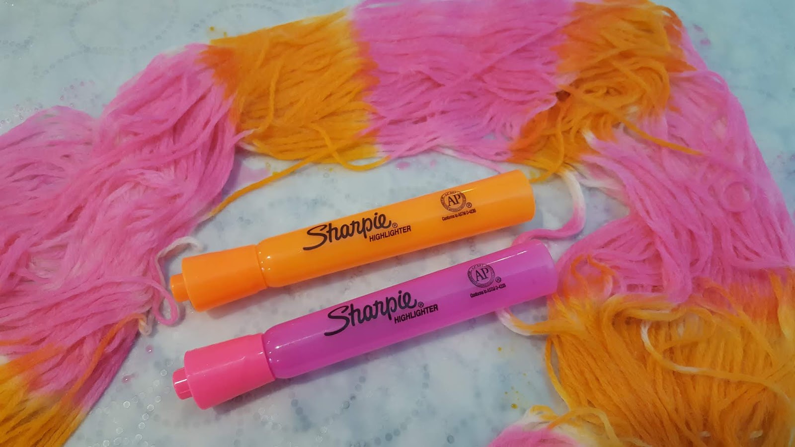 ChemKnits Dyeing Yarn with Highlighters