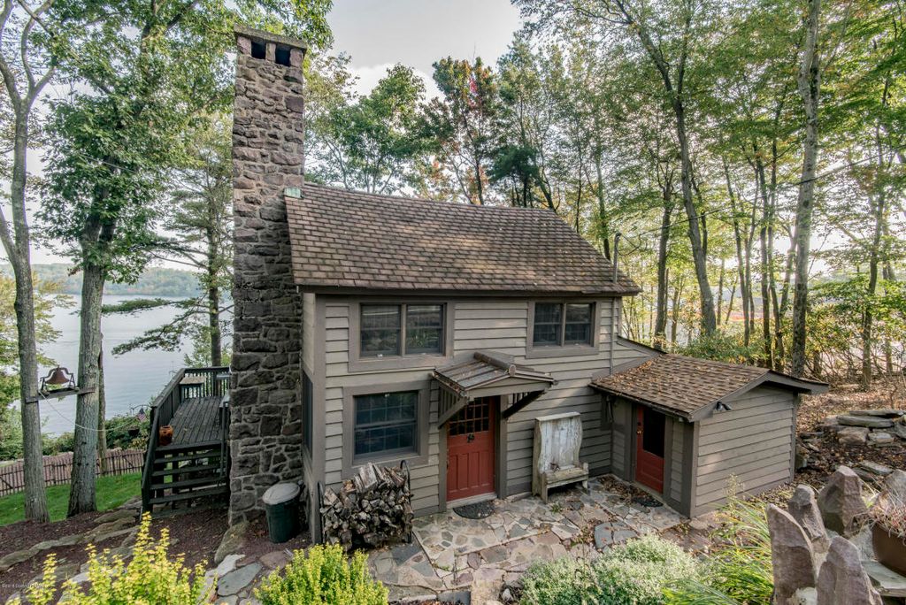 Sweet House Dreams 1929 Lakefront Cabin in Lake Harmony, Pennsylvania