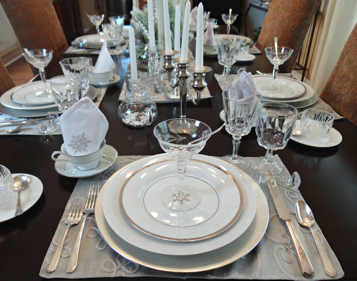 The Nest at Finch Rest: Winter's Eve Dinner Party Tablescape
