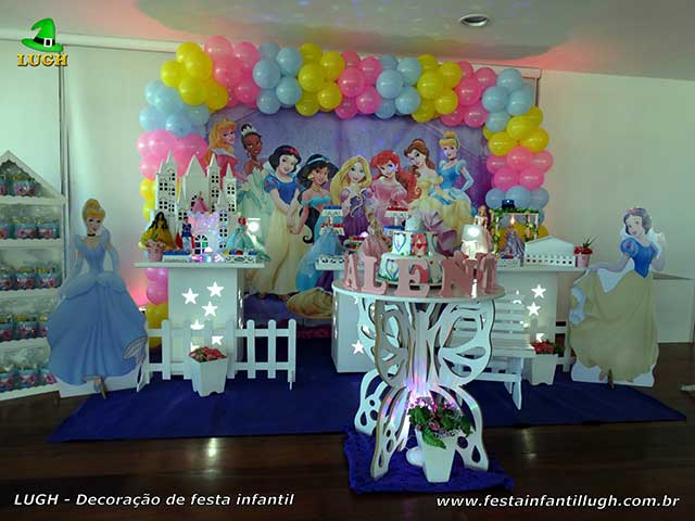 Decoração de mesa temática provençal simples das Princesas da Disney Decoração de mesa temática feminina provençal simples tema das Princesas da Disney para festa de aniversário