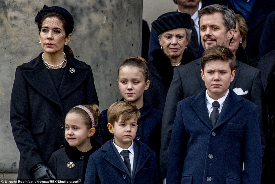 CASA REAL DE DINAMARCA - Página 52 4967487200000578-5413311-Mary_looked_sombre_as_she_joined_husband_Crown_Prince_Frederik_a-a-192_1519143586721