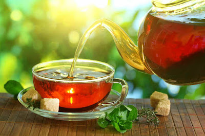 Amanti del tè, delle tisane e del miele? Attenzione ai rischi che correte!