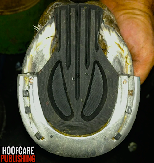 Mushroom horseshoe effect from flip flop hoof pad by Polyflex