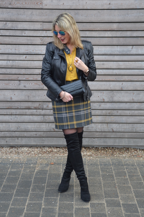Ü40 Overnknees kombiniert Outfit