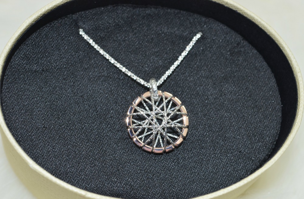 Image of the necklace inside the gift box