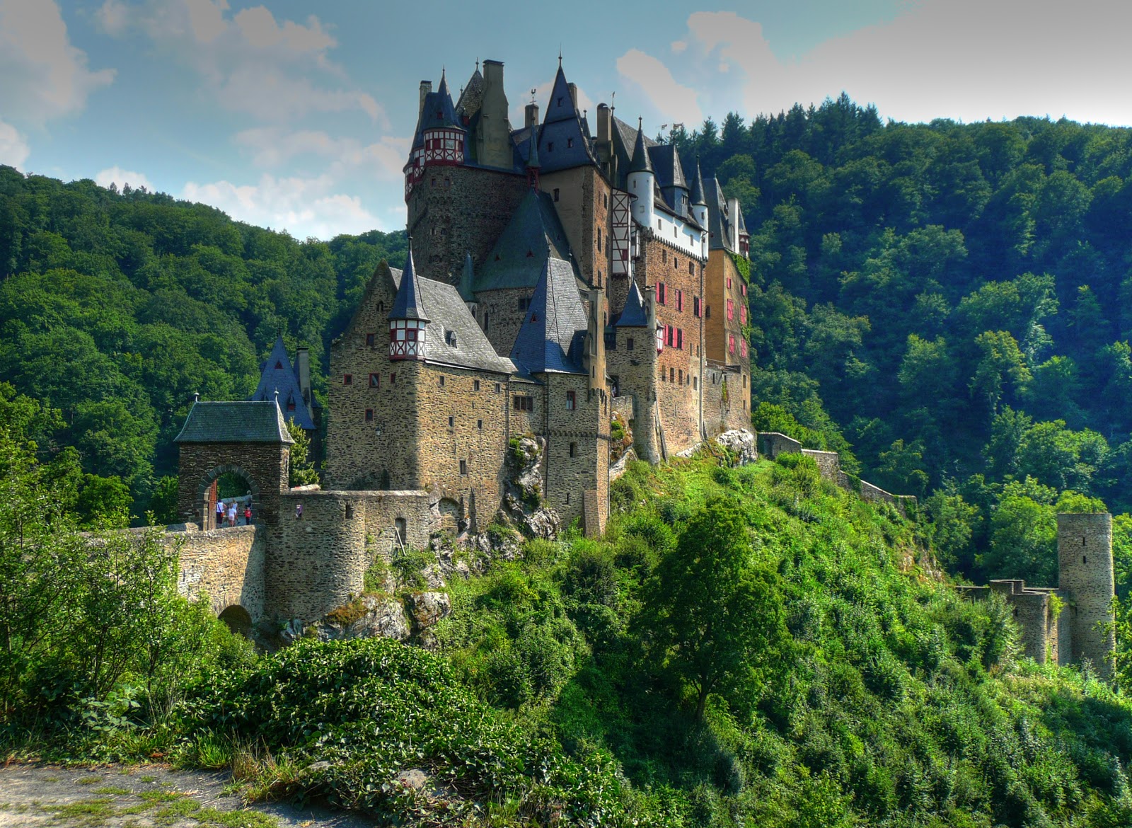 Amazing Places of the Earth: Burg eltz castle Germany
