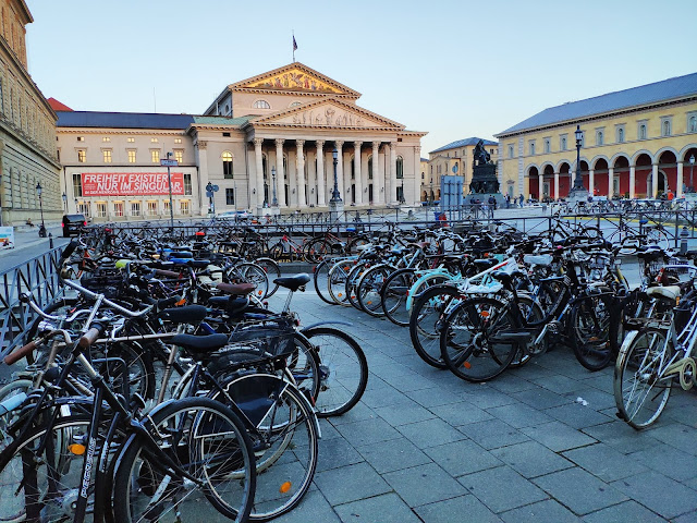 Велика кількість велосипедів на вулицях Німеччини