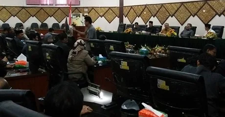 Pemberhentian Erisman Sebagai Ketua DPRD Kota Padang Tunggu Persetujuan Gubernur Sumbar