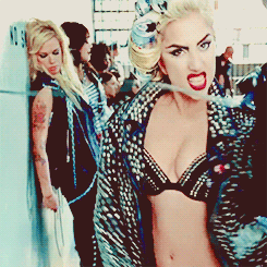 Lady+Gaga+Telephone+MV+GIF+%25284%2529.g