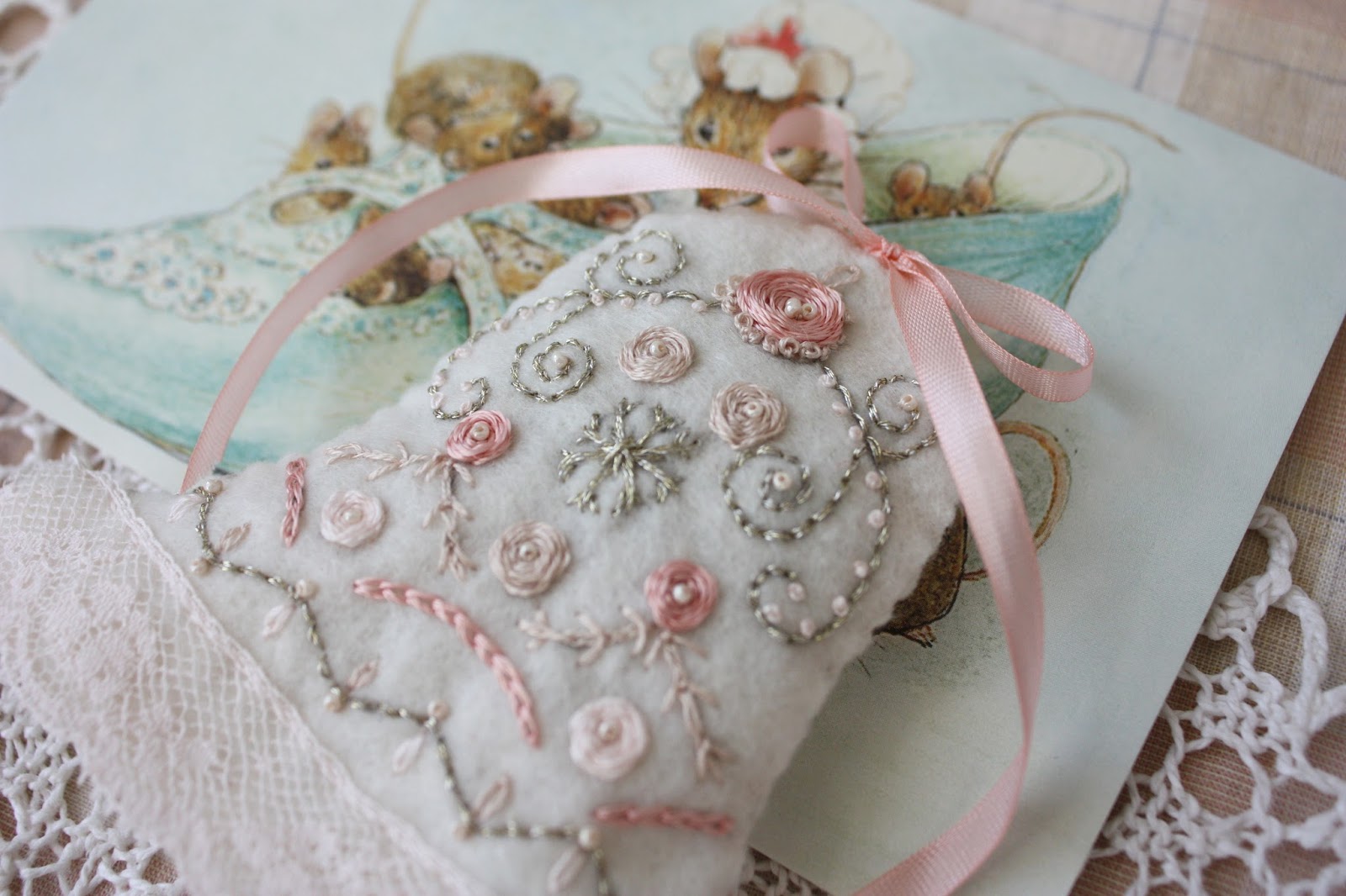 колокольчики в росе. весенний натюрморт. нежные колокольчики. малиновый звон колокола. нежнейший звон.