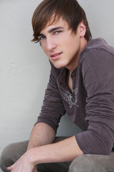 http://3.bp.blogspot.com/-Qq3wMTFbtoI/UaCC8EeoDYI/AAAAAAAAAJc/597LG6GEmpg/s1600/Kendall-schmidt.jpg